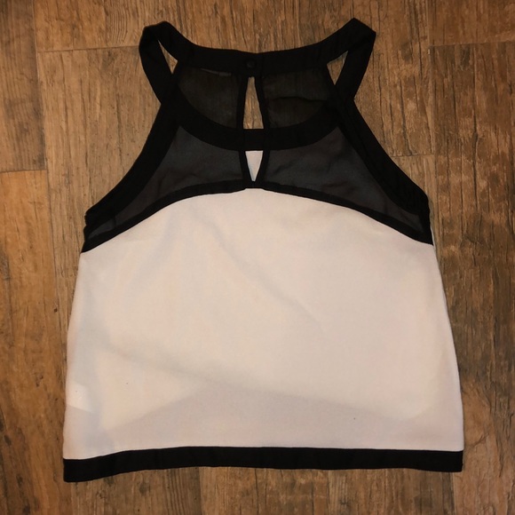 Black and white crop top - Picture 2 of 3